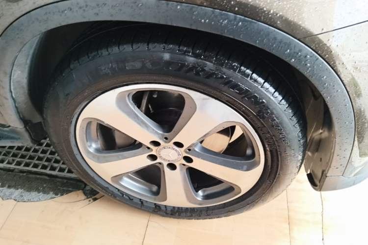 Used Mercedes-Benz GLC 2016 GLC 260 4MATIC Luxury Model Right Front Wheel Hub