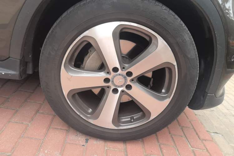 Used Mercedes-Benz GLC 2016 GLC 300 4MATIC Dynamic Model Right Front Wheel Hub