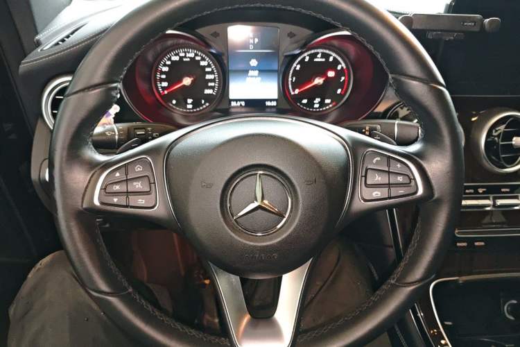 Used Mercedes-Benz GLC 2016 GLC 260 4MATIC Dynamic Edition Steering Wheel