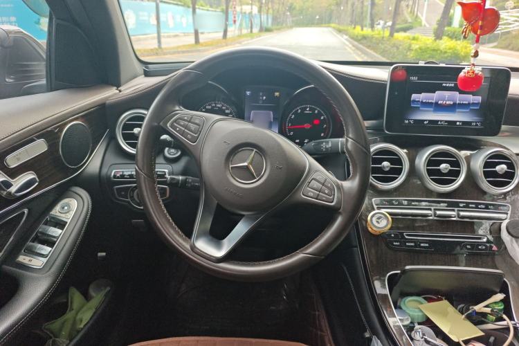 Used Mercedes-Benz GLC 2016 GLC 260 4MATIC Luxury Model Steering Wheel