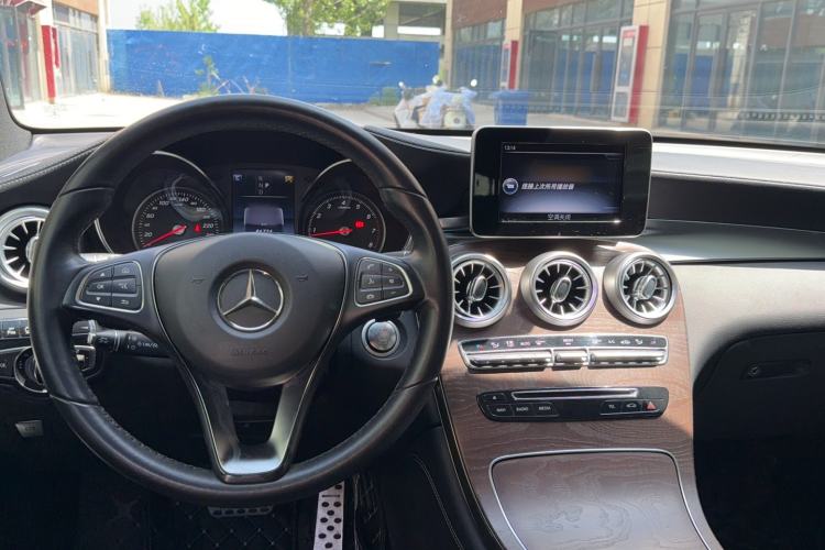 Used Mercedes-Benz GLC 2016 GLC 300 4MATIC Dynamic Model Steering Wheel