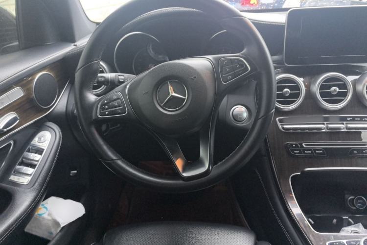 Used Mercedes-Benz GLC 2016 GLC 260 4MATIC Luxury Model Steering Wheel