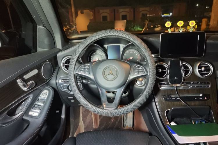 Used Mercedes-Benz GLC 2016 GLC 260 4MATIC Luxury Model Steering Wheel