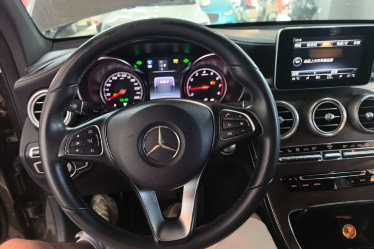 Used Mercedes-Benz GLC 2016 GLC 300 4MATIC Dynamic Model Steering Wheel