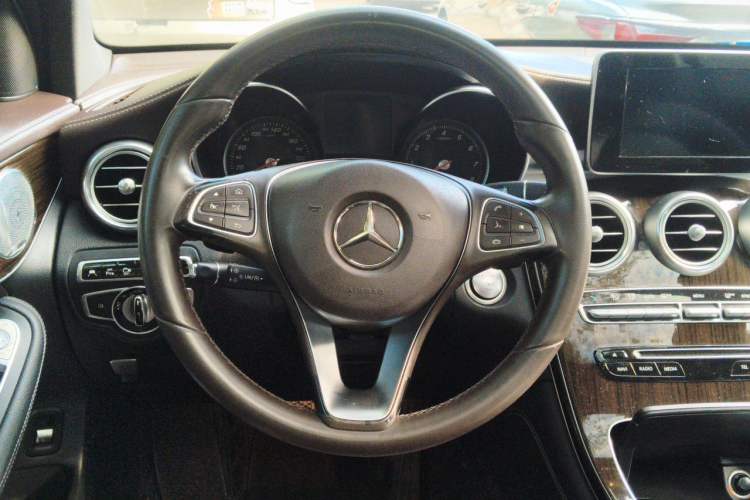 Used Mercedes-Benz GLC 2016 GLC 260 4MATIC Luxury Model Steering Wheel
