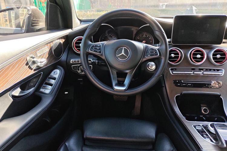 Used Mercedes-Benz GLC 2016 GLC 300 4MATIC Luxury Model Steering Wheel
