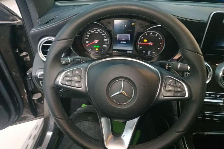 Used Mercedes-Benz GLC 2016 GLC 260 4MATIC Dynamic Edition Steering Wheel