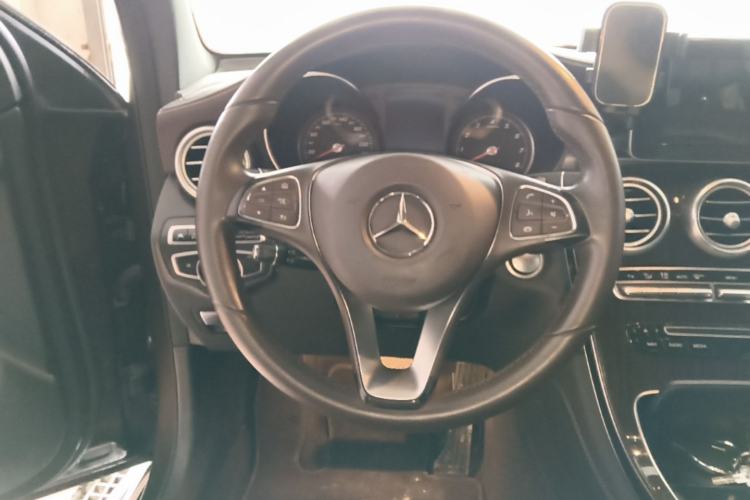 Used Mercedes-Benz GLC 2016 GLC 260 4MATIC Luxury Model Steering Wheel