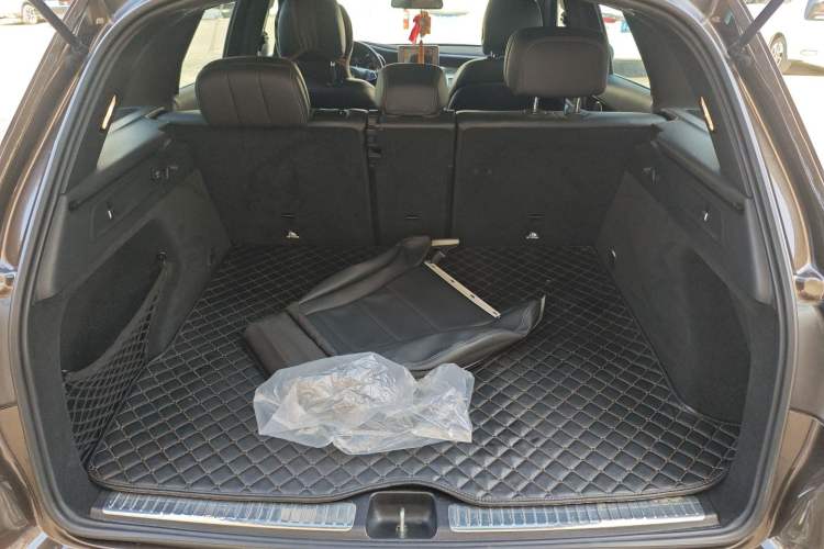 Used Mercedes-Benz GLC 2016 GLC 260 4MATIC Dynamic Edition Trunk