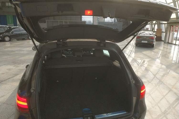 Used Mercedes-Benz GLC 2016 GLC 200 4MATIC Trunk