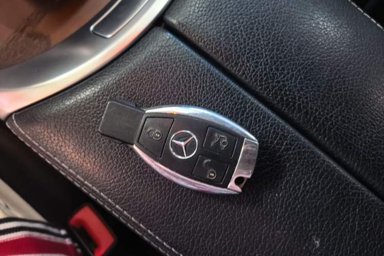 Used Mercedes-Benz GLC 2016 GLC 300 4MATIC Dynamic Model Vehicle Key