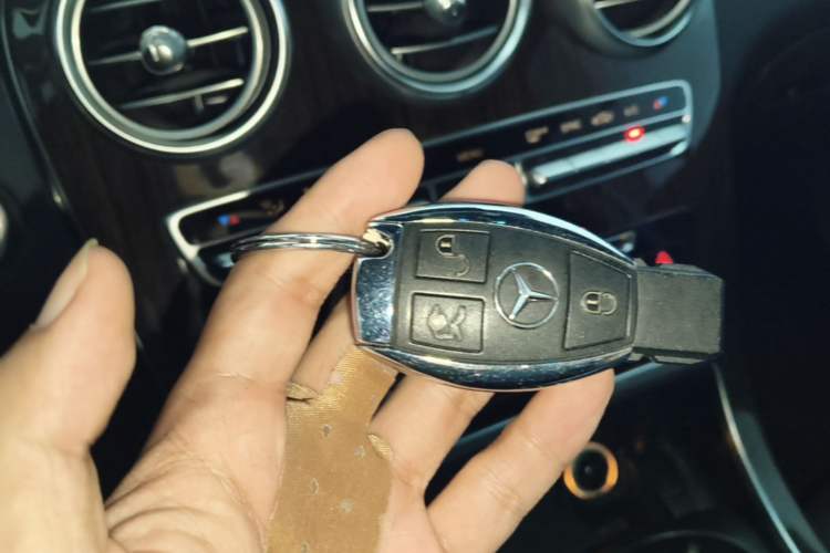 Used Mercedes-Benz GLC 2016 GLC 260 4MATIC Luxury Model Vehicle Key