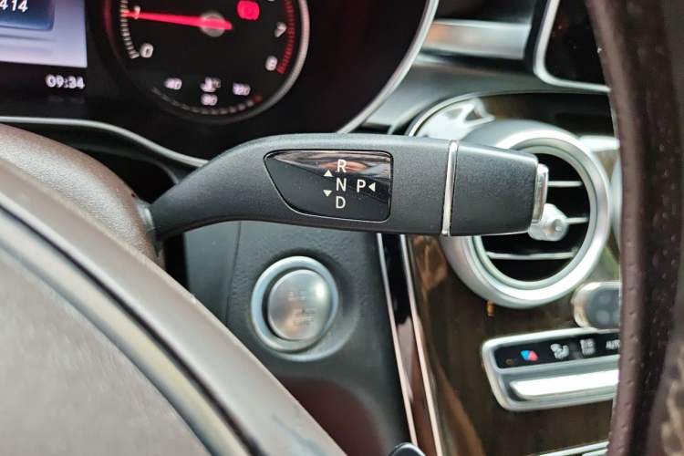 Used Mercedes-Benz GLC 2016 GLC 260 4MATIC Dynamic Edition Gear Lever