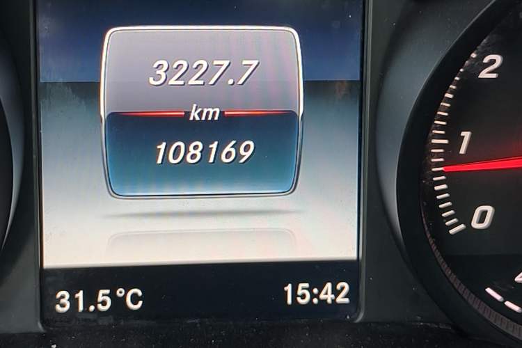 Used Mercedes-Benz GLC 2016 GLC 200 4MATIC Odometer Close Up
