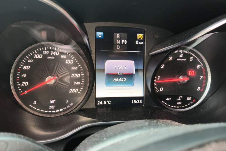 Used Mercedes-Benz GLC 2016 GLC 300 4MATIC Dynamic Model Odometer Close Up
