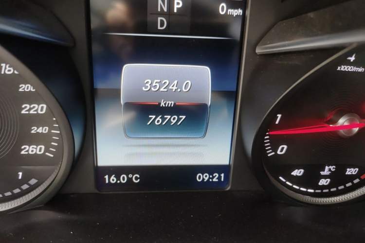 Used Mercedes-Benz GLC 2016 GLC 200 4MATIC Odometer Close Up