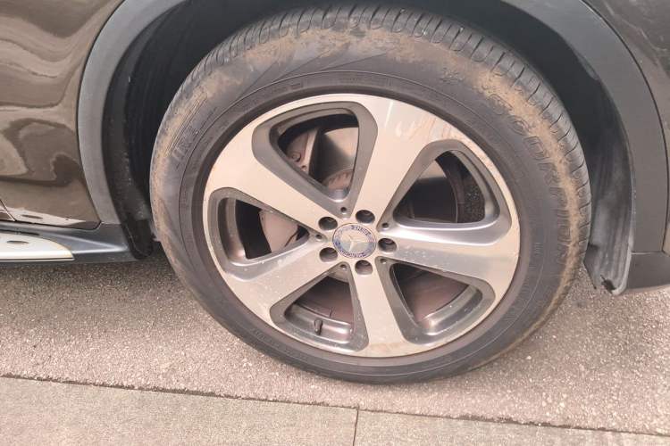 Used Mercedes-Benz GLC 2016 GLC 300 4MATIC Dynamic Model Right Front Wheel Hub
