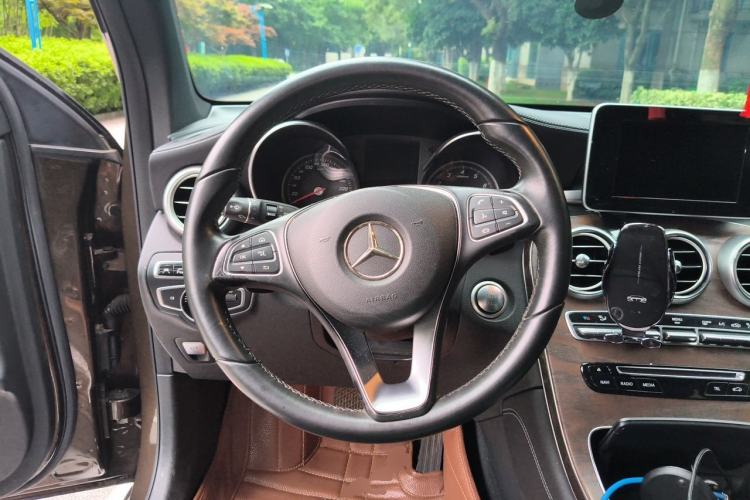 Used Mercedes-Benz GLC 2016 GLC 300 4MATIC Dynamic Model Steering Wheel