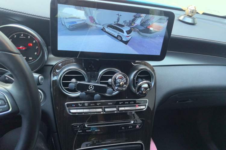 Used Mercedes-Benz GLC 2016 GLC 260 4MATIC Dynamic Edition Audio And AC Panel