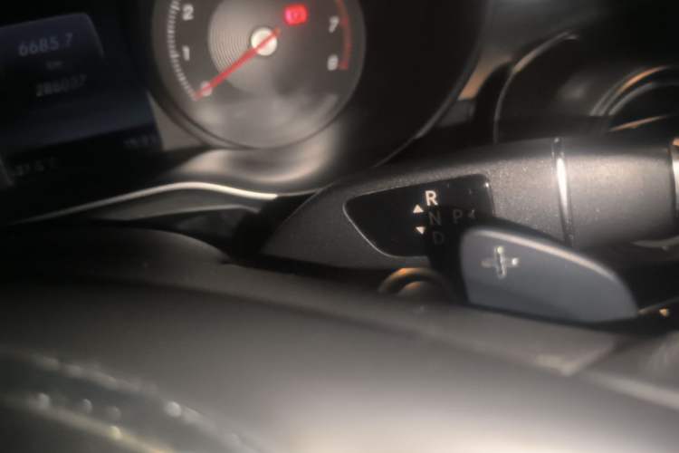 Used Mercedes-Benz GLC 2016 GLC 260 4MATIC Dynamic Edition Gear Lever