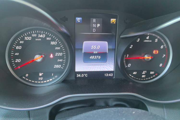 Used Mercedes-Benz GLC 2016 GLC 260 4MATIC Dynamic Edition Odometer Close Up