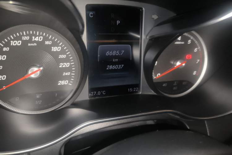 Used Mercedes-Benz GLC 2016 GLC 260 4MATIC Dynamic Edition Odometer Close Up