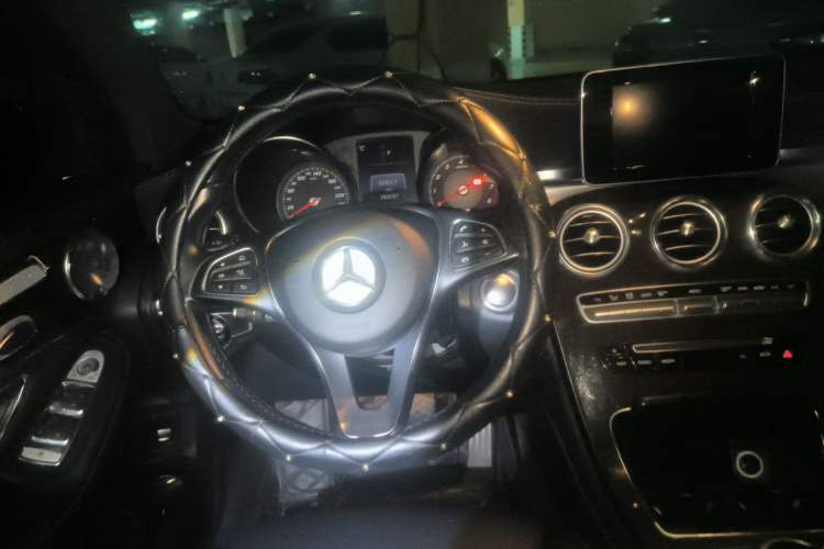 Used Mercedes-Benz GLC 2016 GLC 260 4MATIC Dynamic Edition Steering Wheel