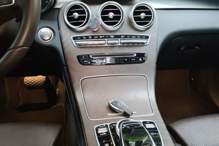 Used Mercedes-Benz GLC 2016 GLC 300 4MATIC Dynamic Model Audio And AC Panel