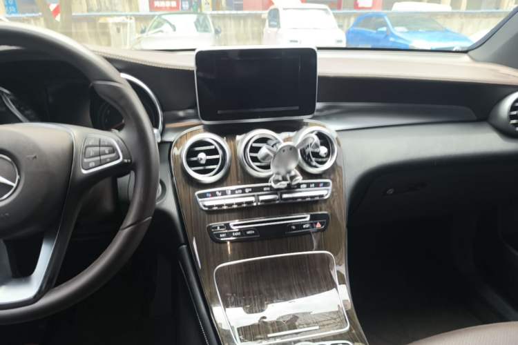 Used Mercedes-Benz GLC 2016 GLC 260 4MATIC Dynamic Edition Audio And AC Panel