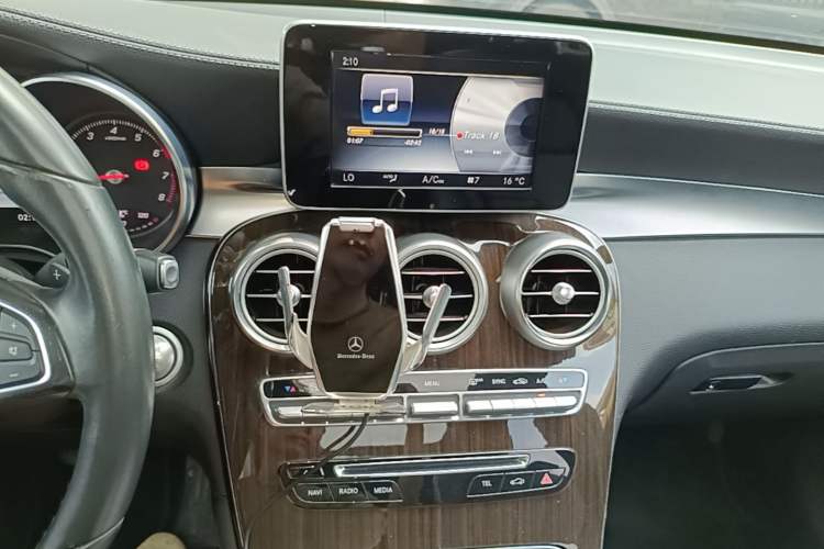 Used Mercedes-Benz GLC 2016 GLC 260 4MATIC Dynamic Edition Audio And AC Panel