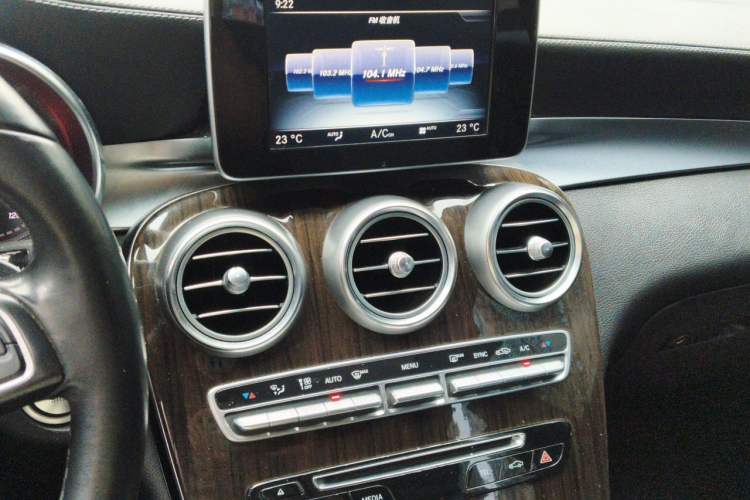 Used Mercedes-Benz GLC 2016 GLC 260 4MATIC Dynamic Edition Audio And AC Panel