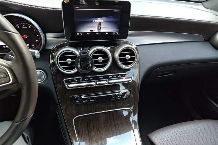 Used Mercedes-Benz GLC 2016 GLC 260 4MATIC Luxury Model Audio And AC Panel
