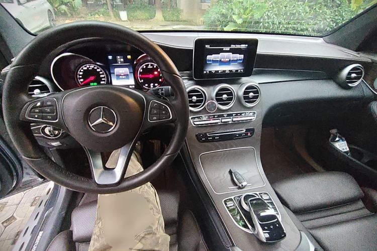 Used Mercedes-Benz GLC 2016 GLC 300 4MATIC Dynamic Model Center Console