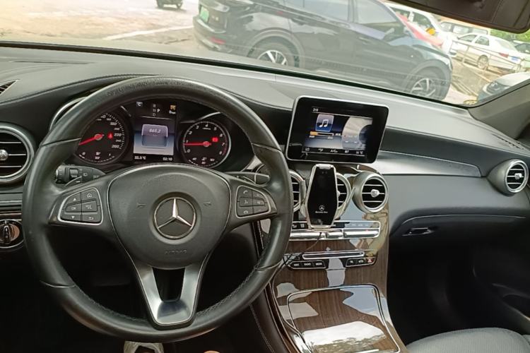 Used Mercedes-Benz GLC 2016 GLC 260 4MATIC Dynamic Edition Center Console