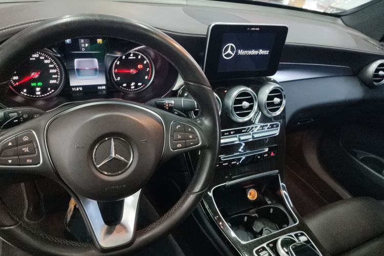 Used Mercedes-Benz GLC 2016 GLC 260 4MATIC Dynamic Edition Center Console