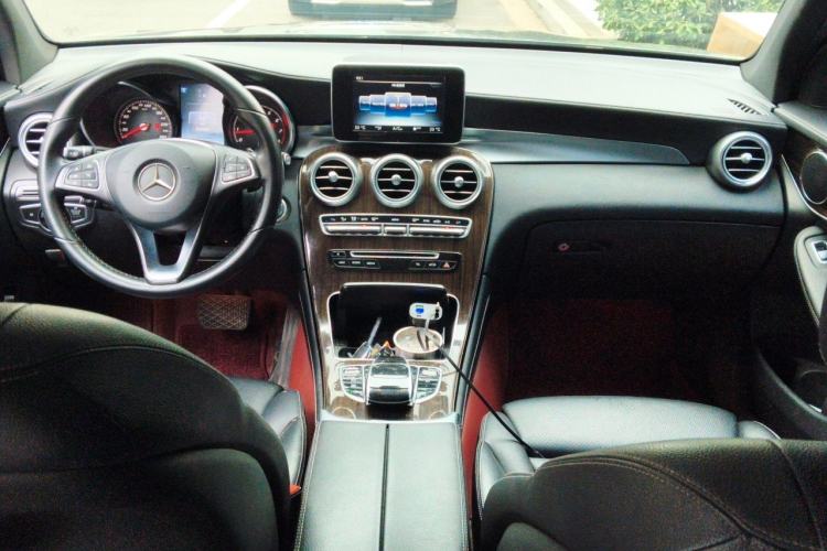 Used Mercedes-Benz GLC 2016 GLC 260 4MATIC Dynamic Edition Center Console