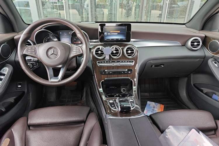 Used Mercedes-Benz GLC 2016 GLC 260 4MATIC Luxury Model Center Console