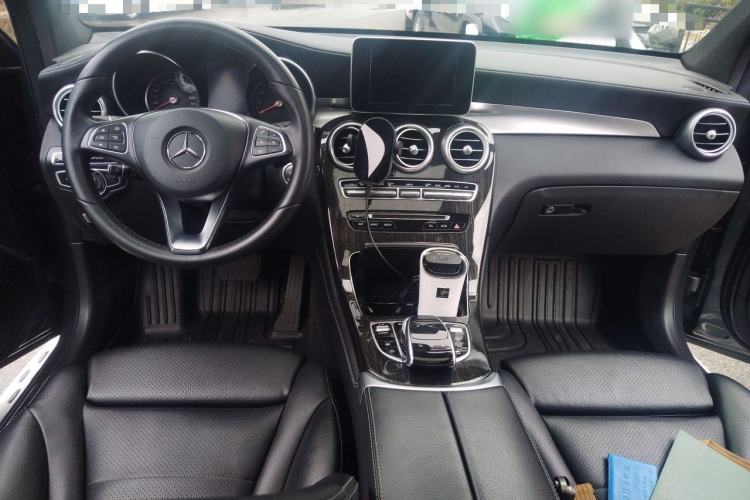 Used Mercedes-Benz GLC 2016 GLC 260 4MATIC Luxury Model Center Console