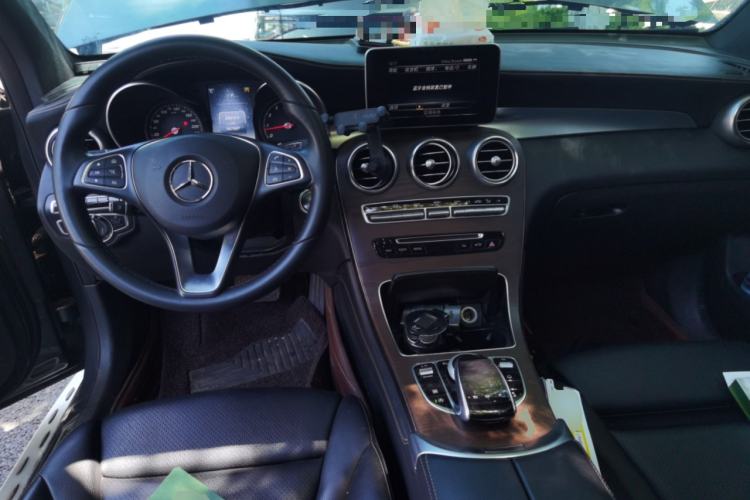 Used Mercedes-Benz GLC 2016 GLC 300 4MATIC Dynamic Model Center Console