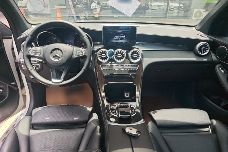 Used Mercedes-Benz GLC 2016 GLC 260 4MATIC Luxury Model Center Console