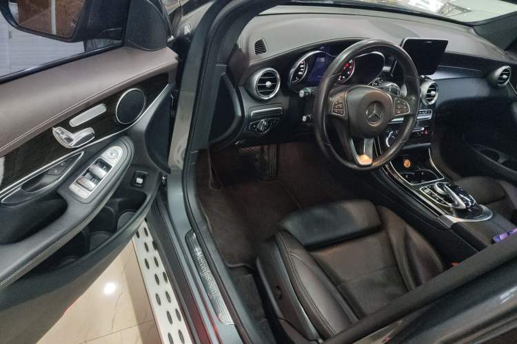 Used Mercedes-Benz GLC 2016 GLC 260 4MATIC Dynamic Edition Driver Seat