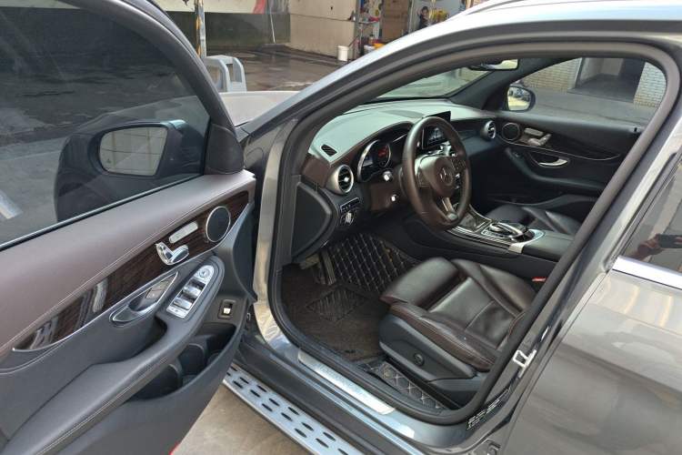 Used Mercedes-Benz GLC 2016 GLC 260 4MATIC Luxury Model Driver Seat