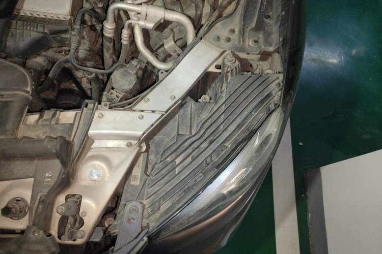 Used Mercedes-Benz GLC 2016 GLC 300 4MATIC Dynamic Model Engine Bay Left