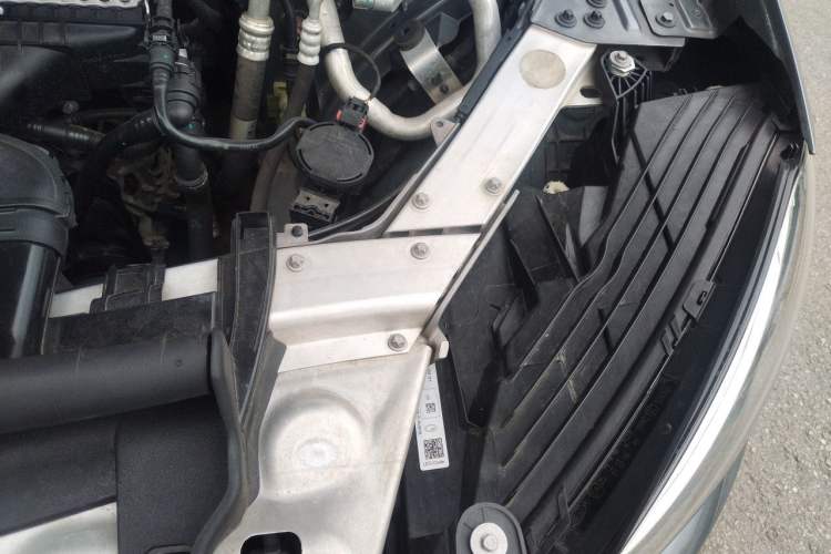 Used Mercedes-Benz GLC 2016 GLC 260 4MATIC Luxury Model Engine Bay Left