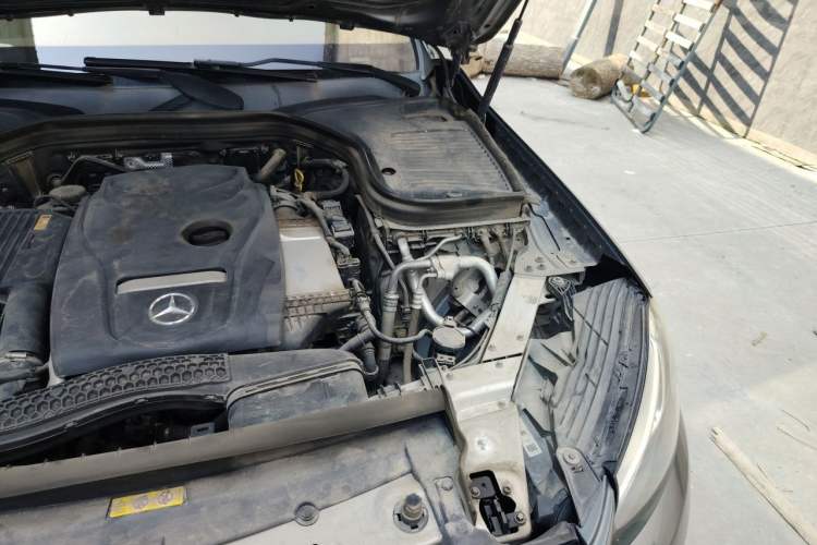 Used Mercedes-Benz GLC 2016 GLC 260 4MATIC Luxury Model Engine Bay Left