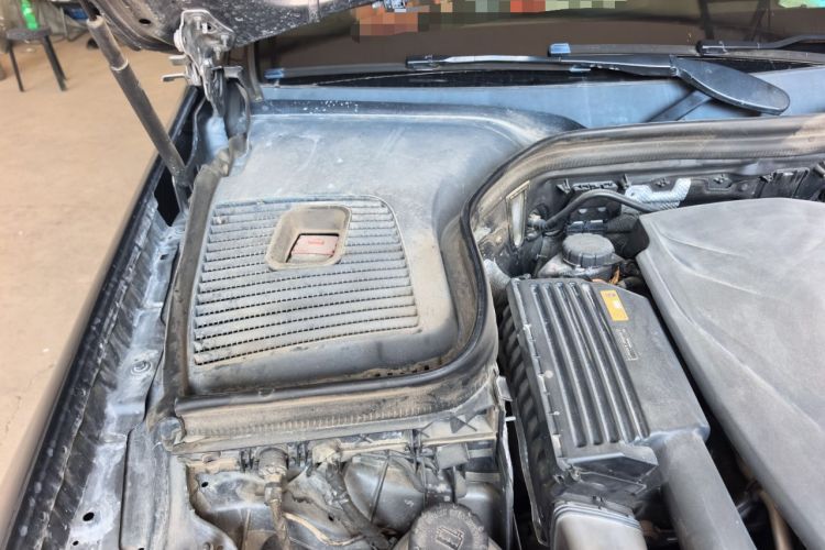 Used Mercedes-Benz GLC 2016 GLC 300 4MATIC Luxury Model Engine Bay Right