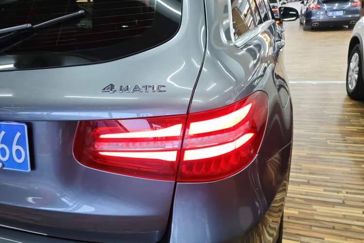Used Mercedes-Benz GLC 2016 GLC 260 4MATIC Luxury Model Exterior 2