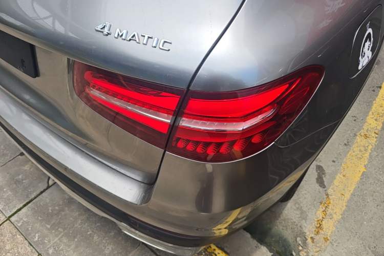 Used Mercedes-Benz GLC 2016 GLC 260 4MATIC Luxury Model Exterior 3