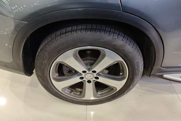 Used Mercedes-Benz GLC 2016 GLC 300 4MATIC Dynamic Model Exterior 8
