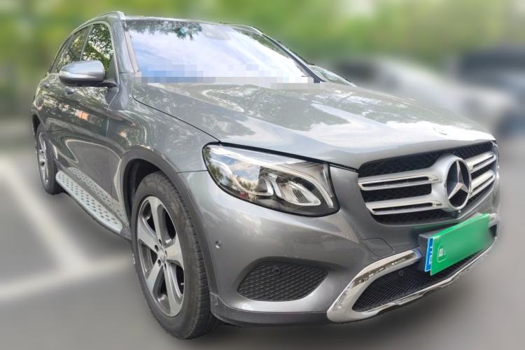 Used Mercedes-Benz GLC 2016 GLC 260 4MATIC Luxury Model Front Right 45 Deg